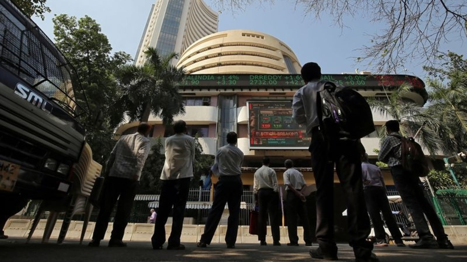 Stock market crash today: Sensex down by 1,010 points after US Fed rate cut decision