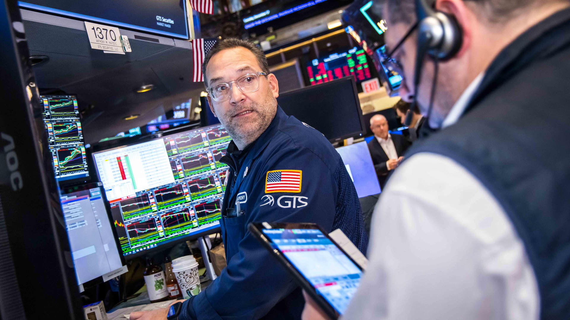 Stocks staying alive despite Dow's 9-day losing streak